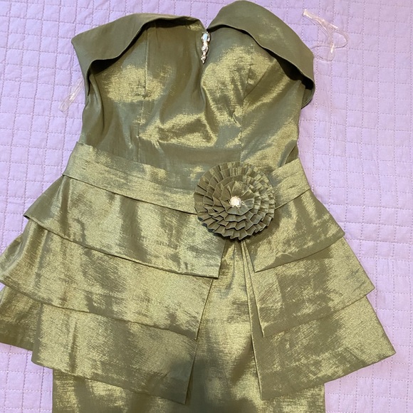 Elegant Strapless Olive dress - Picture 2 of 5